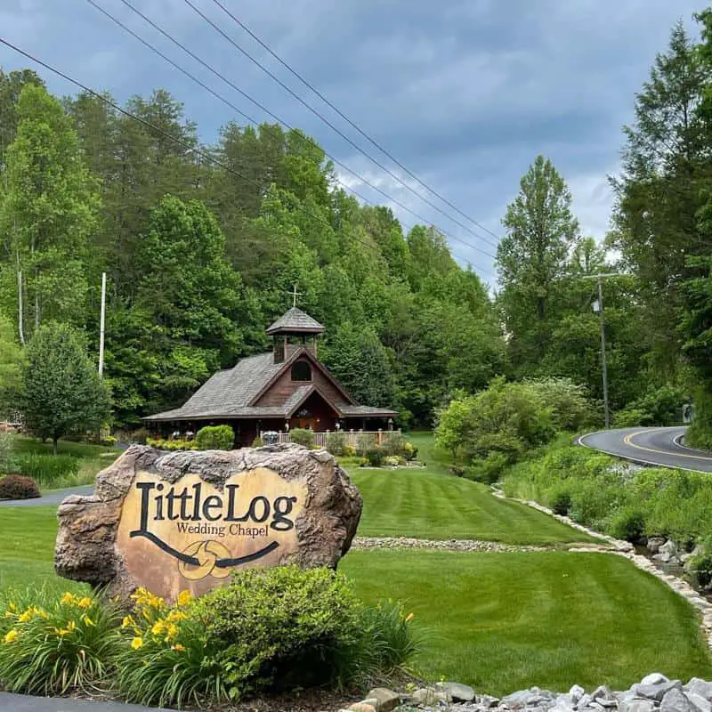 Gatlinburg’s Little Log Wedding Chapel 1