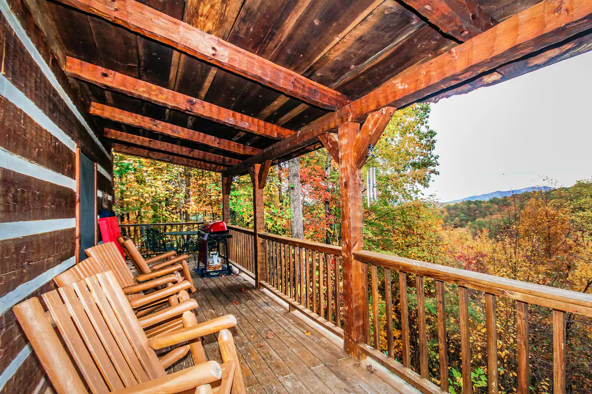 Smoky's Mountain View Cabin