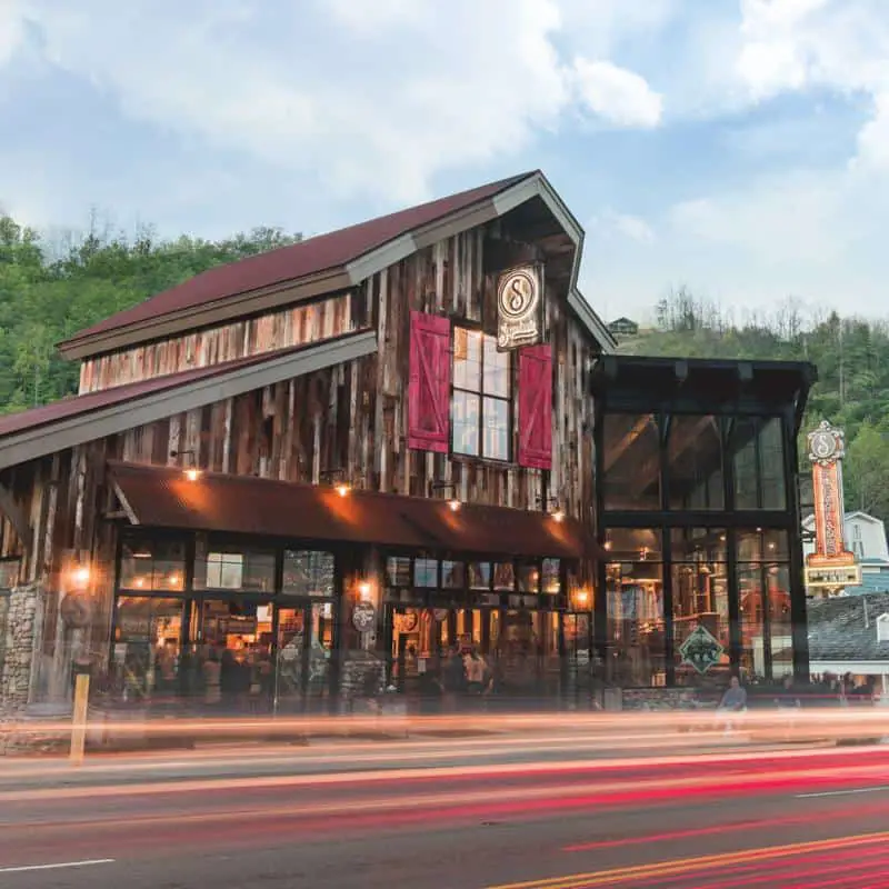 5 Best Moonshine Tasting in Gatlinburg and Nearby