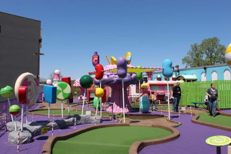 9 Best Mini Golf in Pigeon and Gatlinburg Smoky Mountain Opry