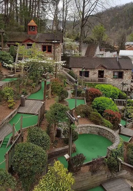 Gatlin’s Mini Golf