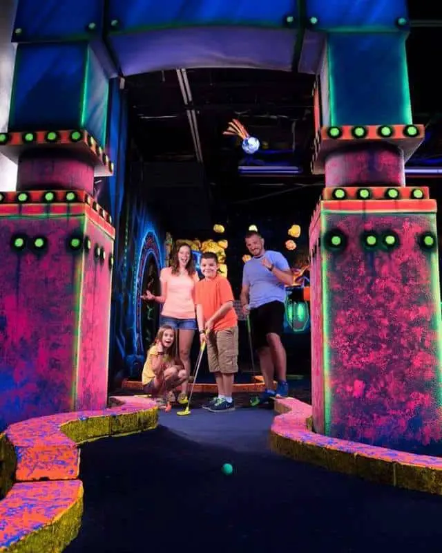 Lazerport Fun Center - Mini Golf