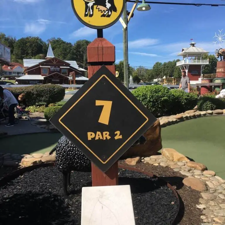9 Best Mini Golf in Pigeon and Gatlinburg Smoky Mountain Opry