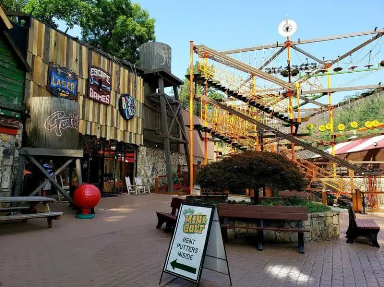 12 Best Things to Do on Gatlinburg Strip